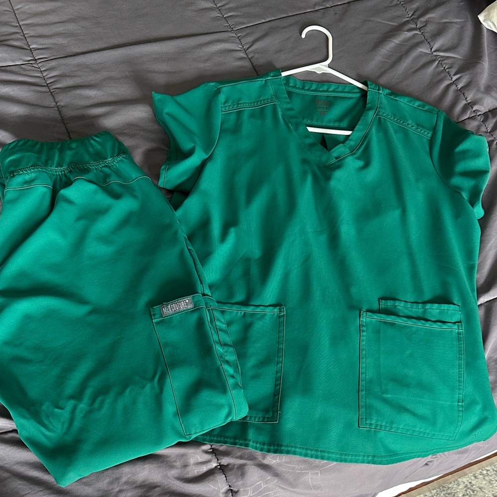Med Couture Teal V-Neck Short Sleeve Top